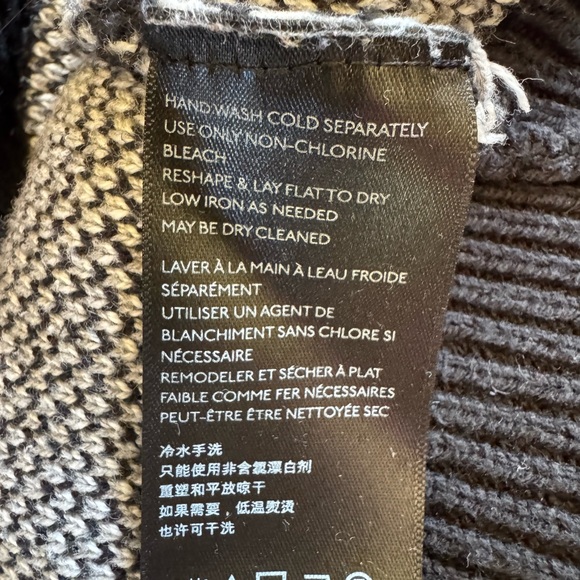 Urban Outfitters Black and Gray Floral Oversized Cardigan Sweater Size XS - Picture 4 of 7